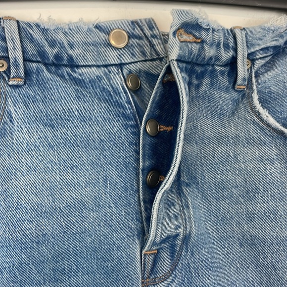 Good American Good Boy Twisted  Slit Ankle Jeans. High Rise. Button fly. Size 15 - Picture 8 of 16